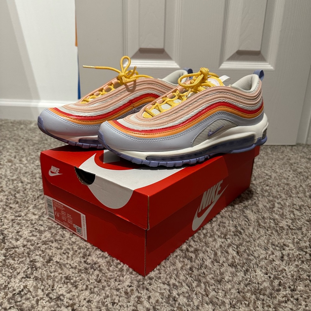 Nike Women’s Airmax 97 Size 9